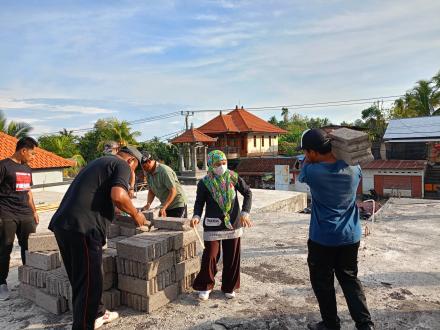 Kegiatan Gotong Royong di Desa Tegallinggah